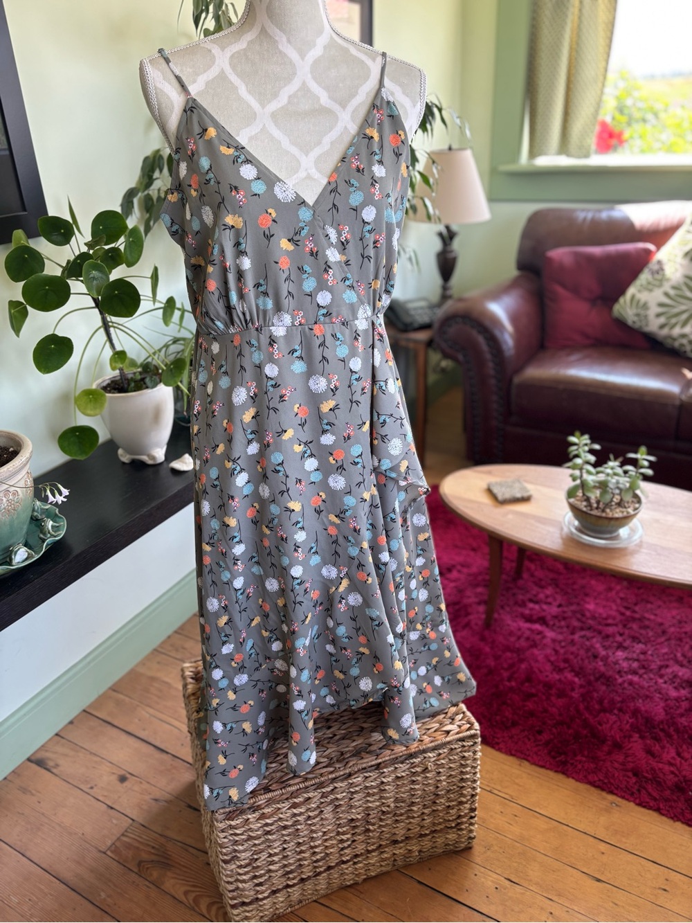 Floral V-Neck Spaghetti Strap Dress with feminine frill – size large